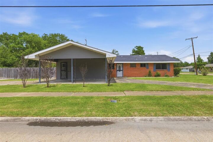 Property Photo: 1024 Johanna Place LA 70601