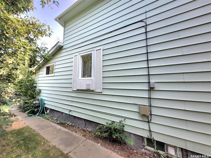 Property Photo: 1109 2nd Avenue NE SK S6H 1C7