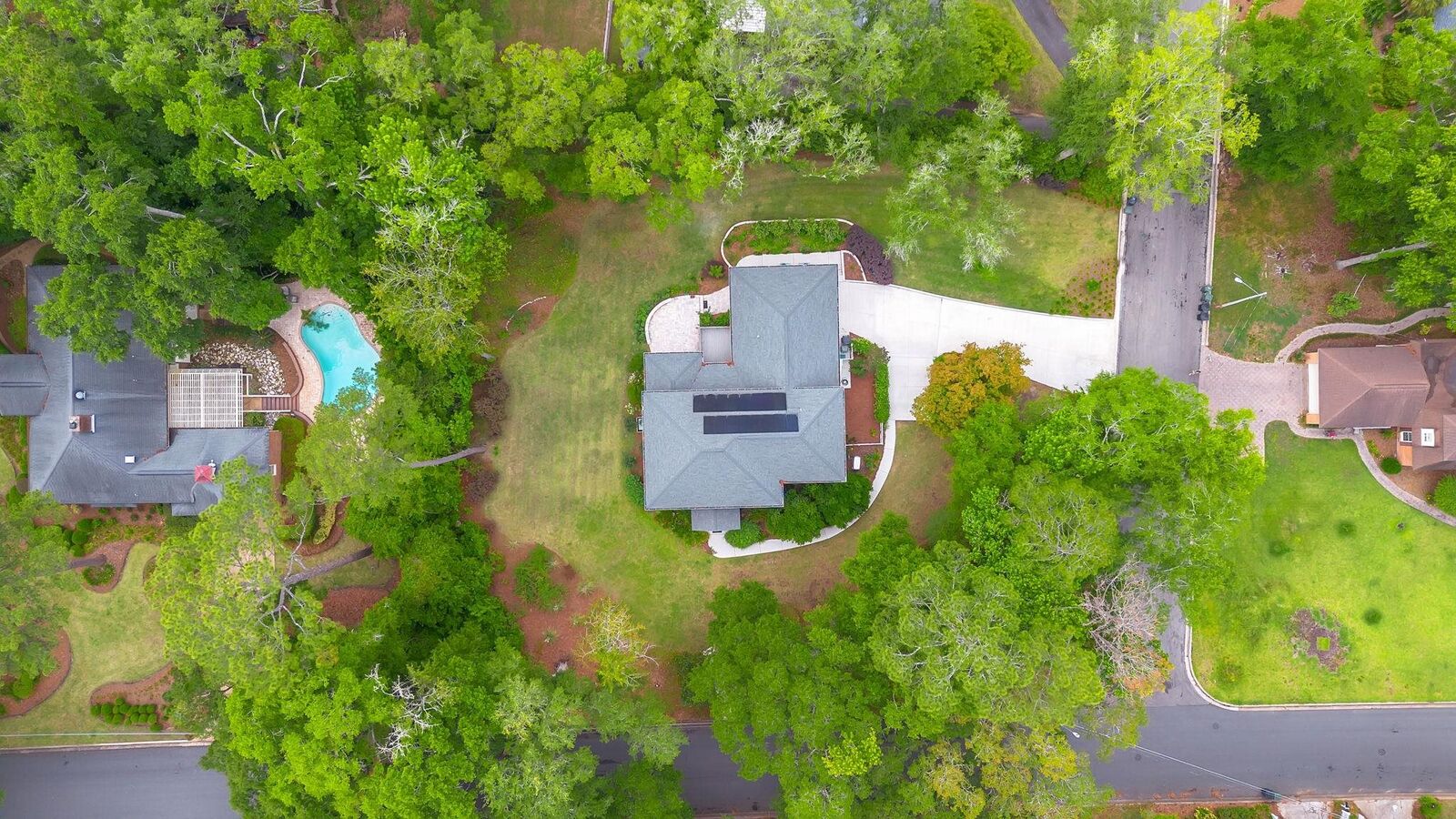 Property Photo:  2021 Winthrop Way  FL 32308 