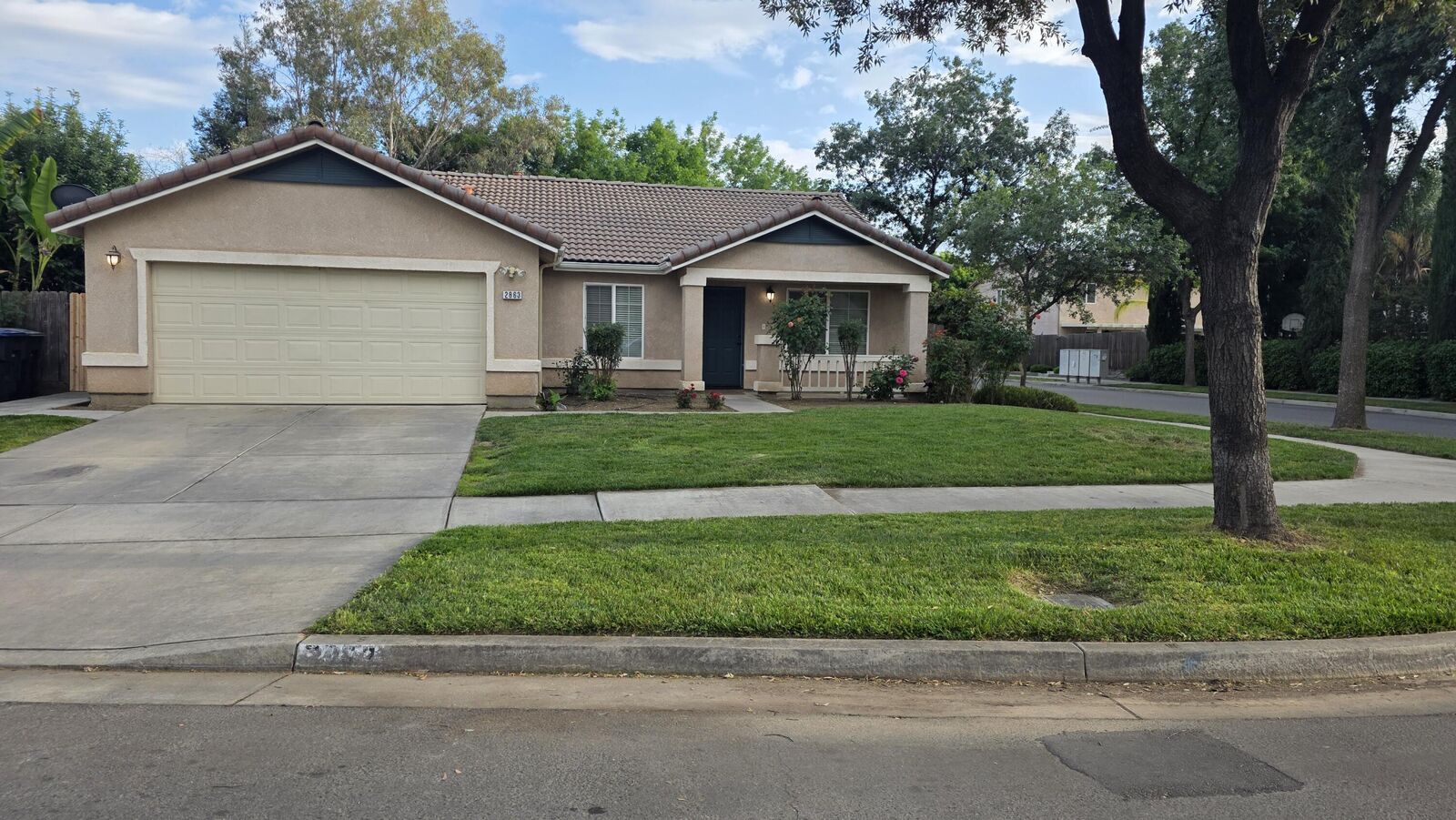 Property Photo:  2863 W Prescott Avenue  CA 93291 