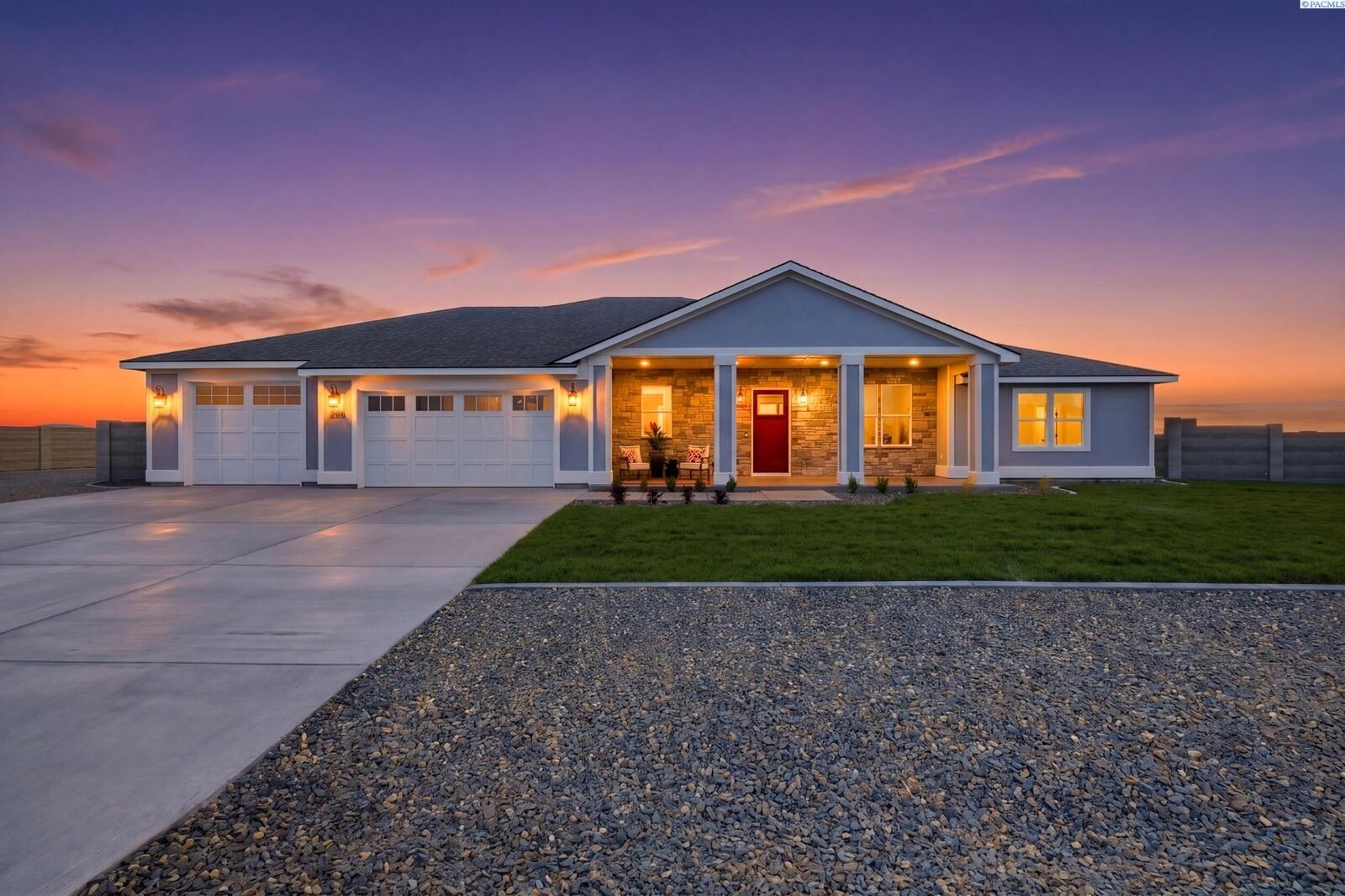 Property Photo: 359 Panoramic Dr WA 99336-5011