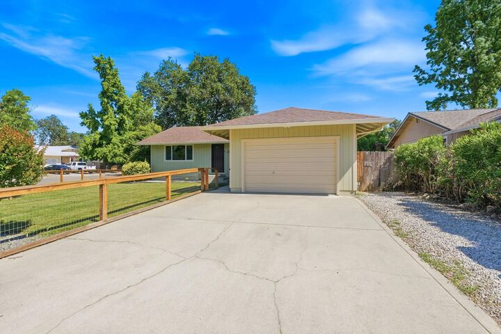 Property Photo:  2885 Iris St  CA 96007 
