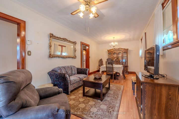 Property Photo:  137 Second Avenue E  ON P1B 1L3 