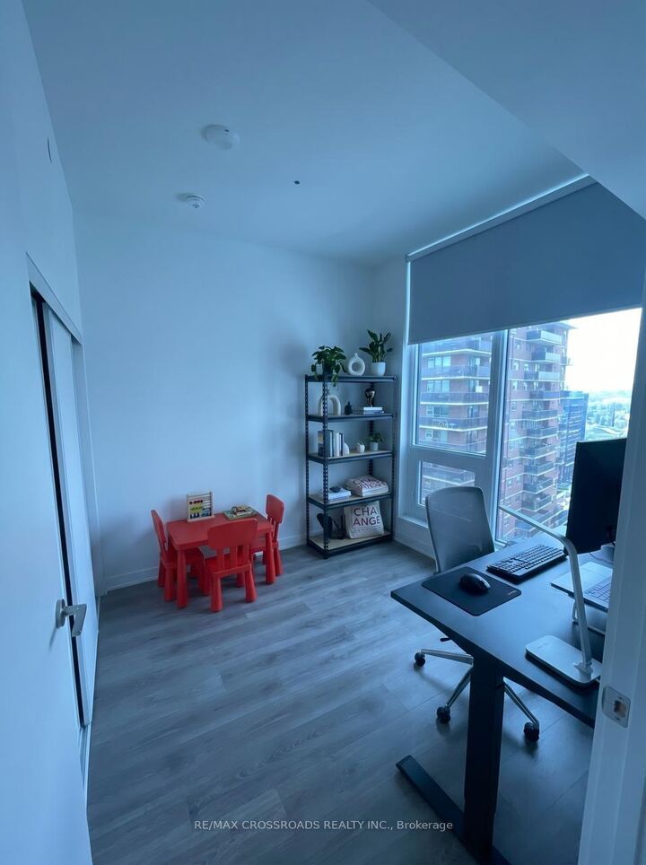 Property Photo: 28 Ann Street 1804 ON L5G 0E1