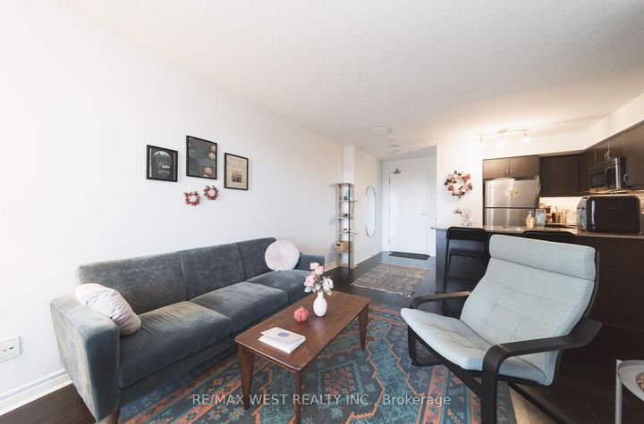 Property Photo: 27 Rean Drive 524 ON M2K 0A6