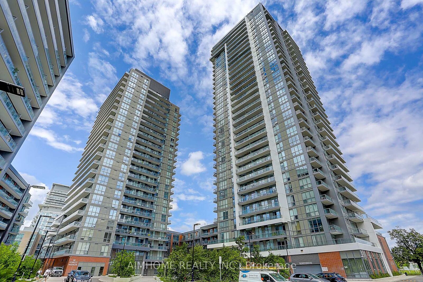 Property Photo: 32 Forest Manor Road 2105 ON M2J 0H2