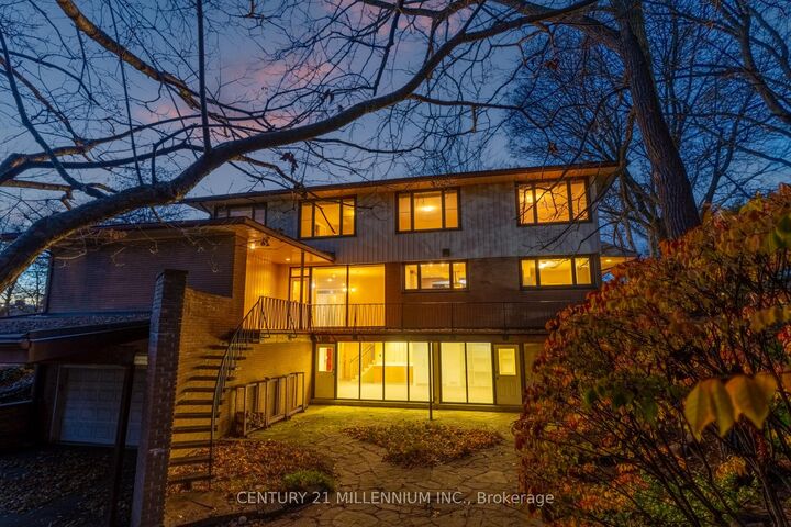 Photo de la propriété:  200 Main Street S  ON L6W 2E2 