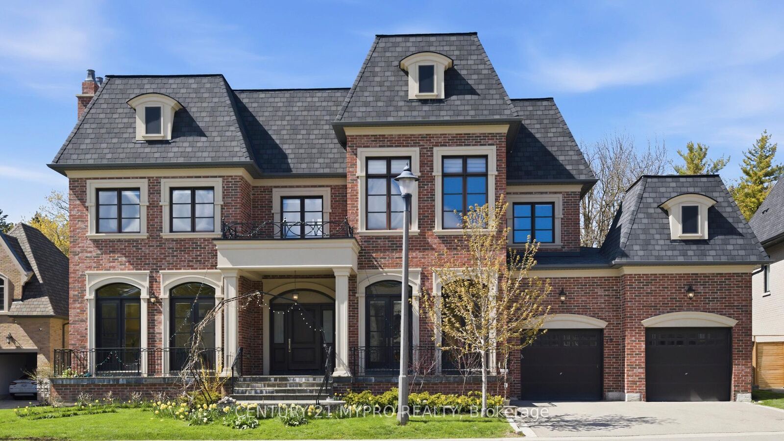Property Photo: 70 Davina Circle ON L4G 0T1