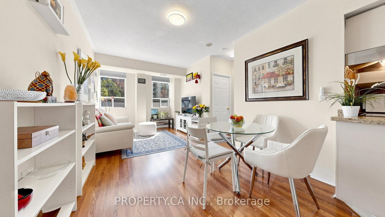 Property Photo: 7398 Yonge Street 107 ON L4J 8J2