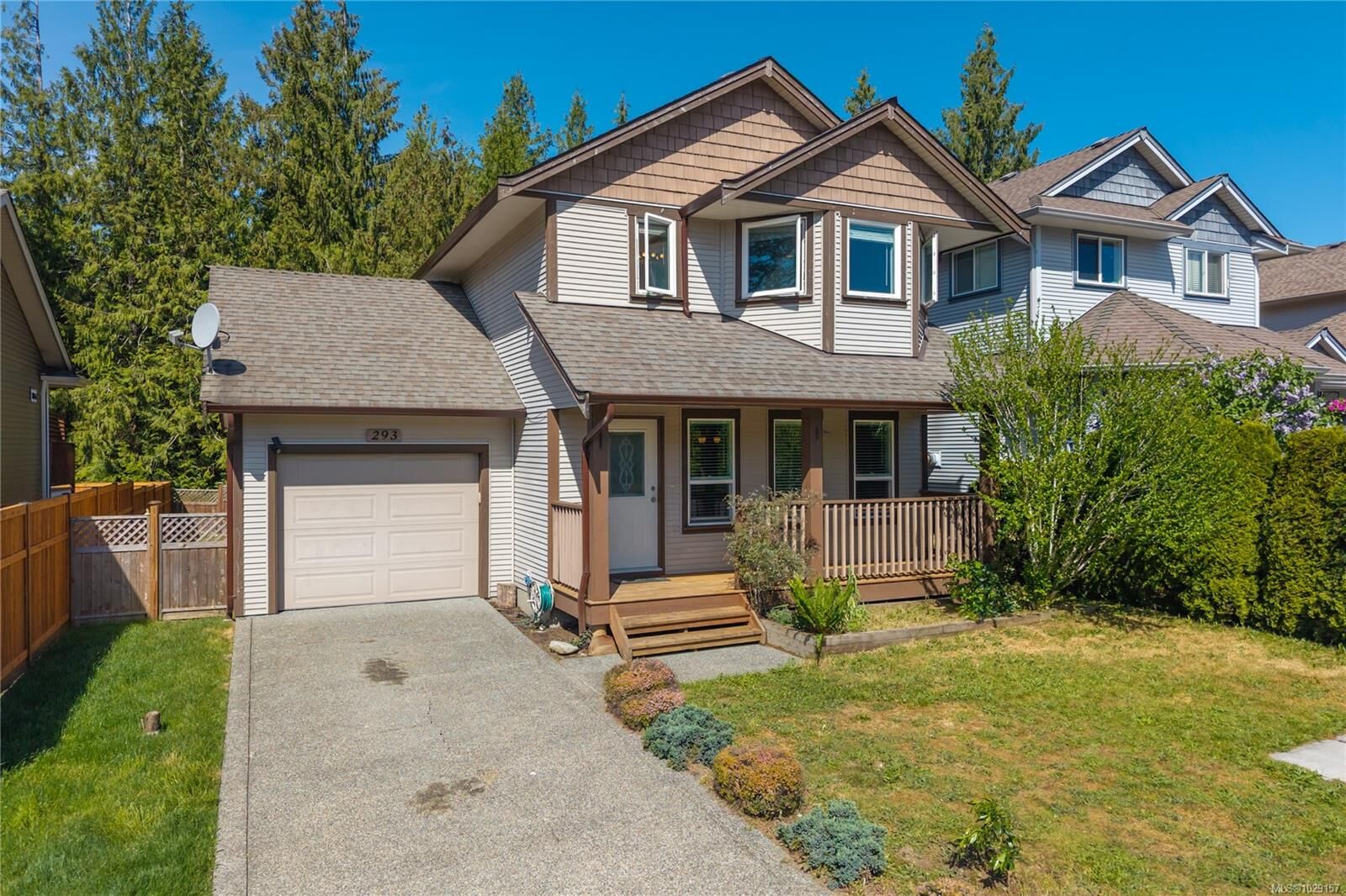 Property Photo:  293 Applegreen Ave  BC V9R 0A7 