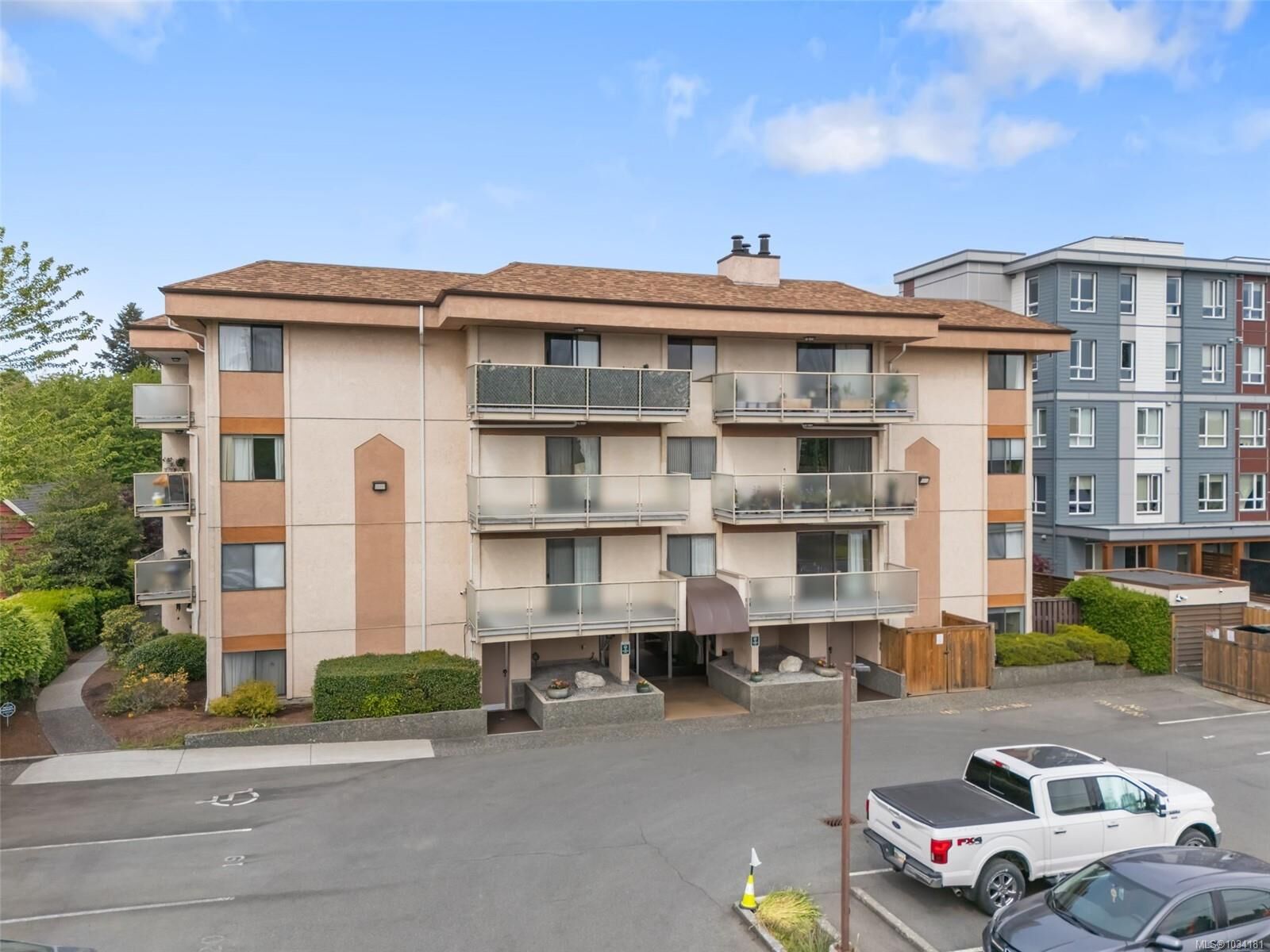 Property Photo:  435 Festubert St 106  BC V9L 3T3 