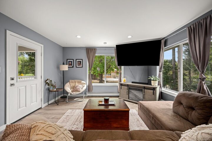 Property Photo:  690 Smith Rd 5  BC V9W 4A5 