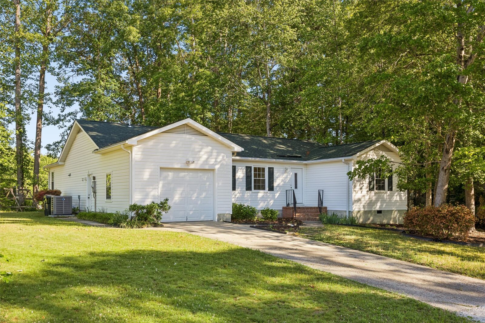 Property Photo: 118 Indiana Lane VA 23188