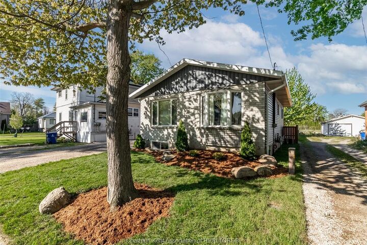 Property Photo: 12 Lansdowne Avenue ON N7M 4J3