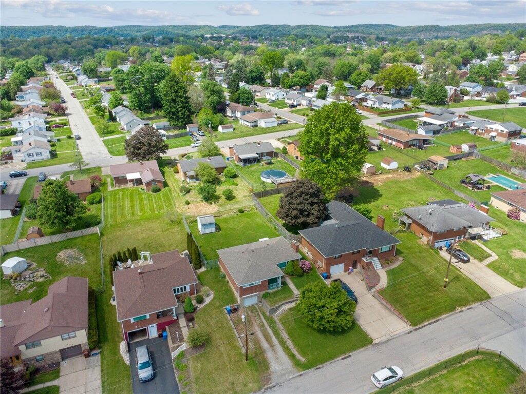 Property Photo:  324 Grove Dr  PA 15068 