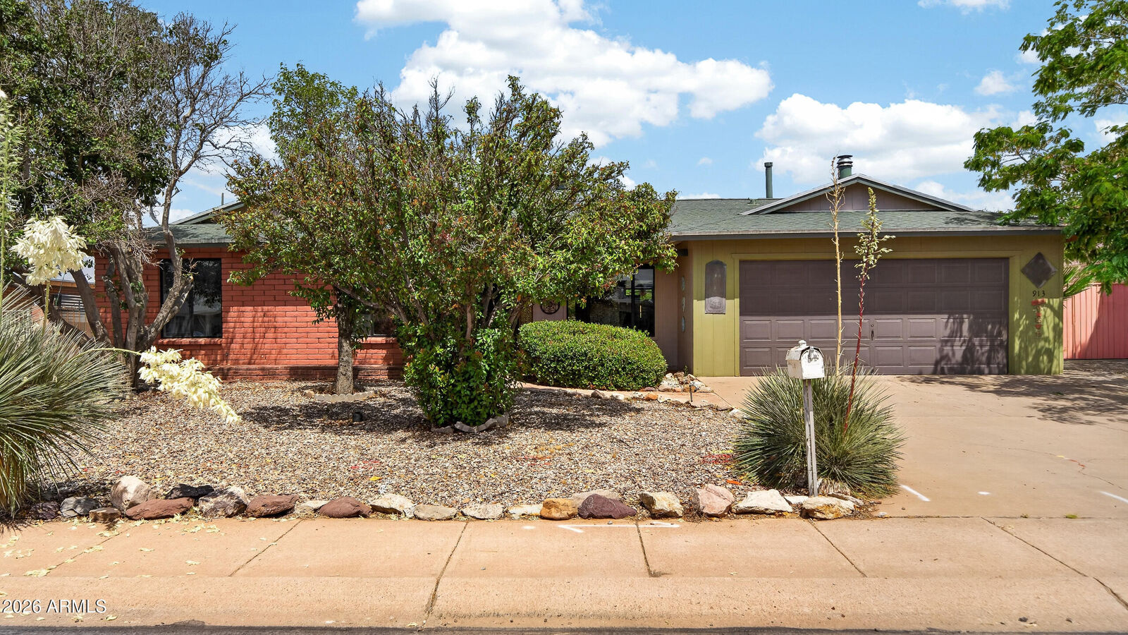 Property Photo:  913 El Sonoro Drive  AZ 85635 