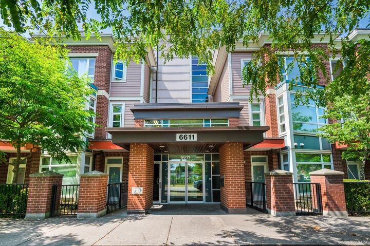 Photo de la propriété:  6611 Eckersley Road 310  BC V6Y 2L7 