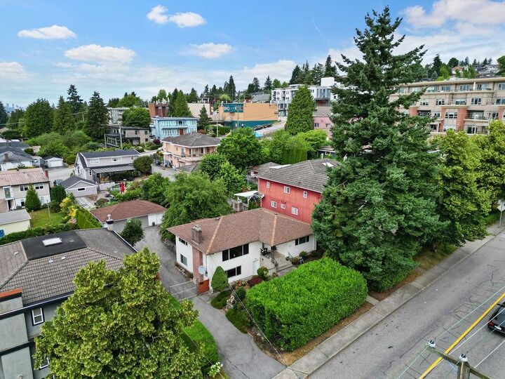 Property Photo:  535 Holdom Avenue  BC V5B 3V3 