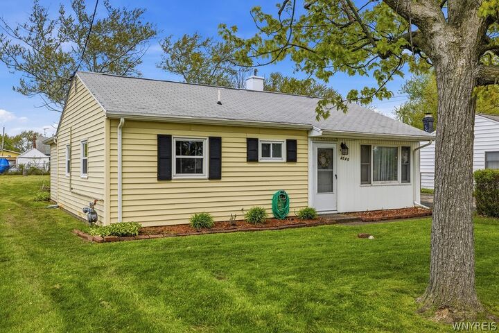 Property Photo:  4540 Isherwood Drive  NY 14305 
