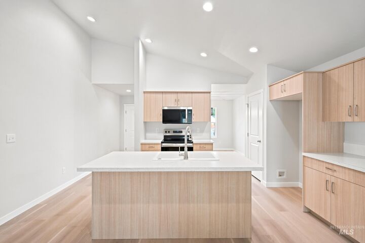 Property Photo:  502 Oliver St  ID 83617 