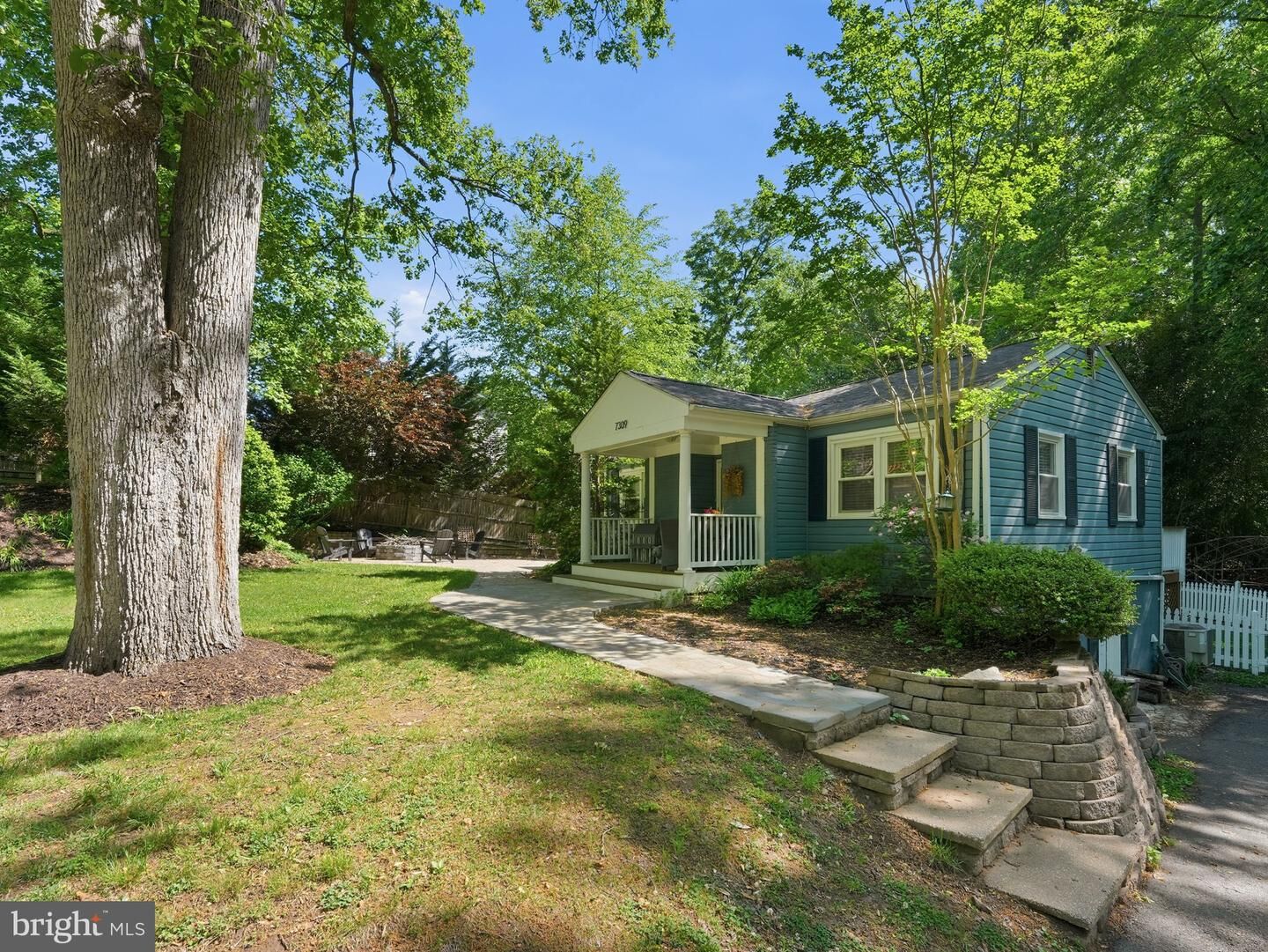 Property Photo:  7309 Neuman Street  VA 22150 