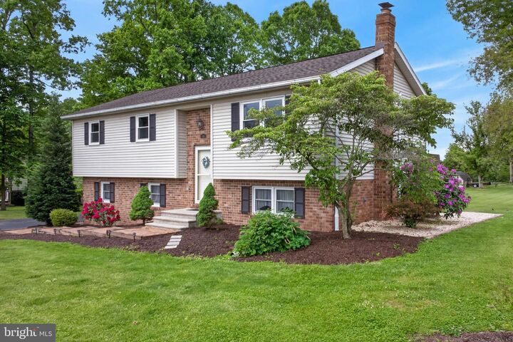 Property Photo: 140 Hamilton Drive PA 17301