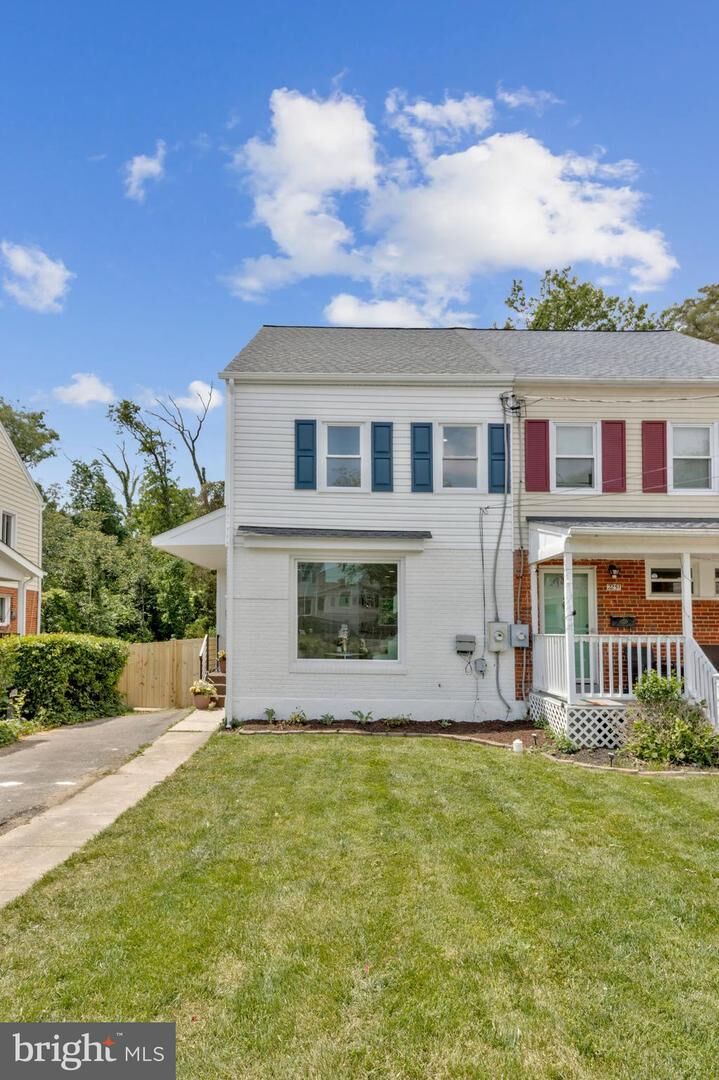 Property Photo: 2249 Sweetbriar Drive VA 22307