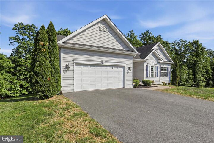 Property Photo: 35 Kanawha Court WV 25419