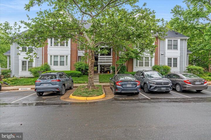 Property Photo:  3151 Anchorway Court D  VA 22042 