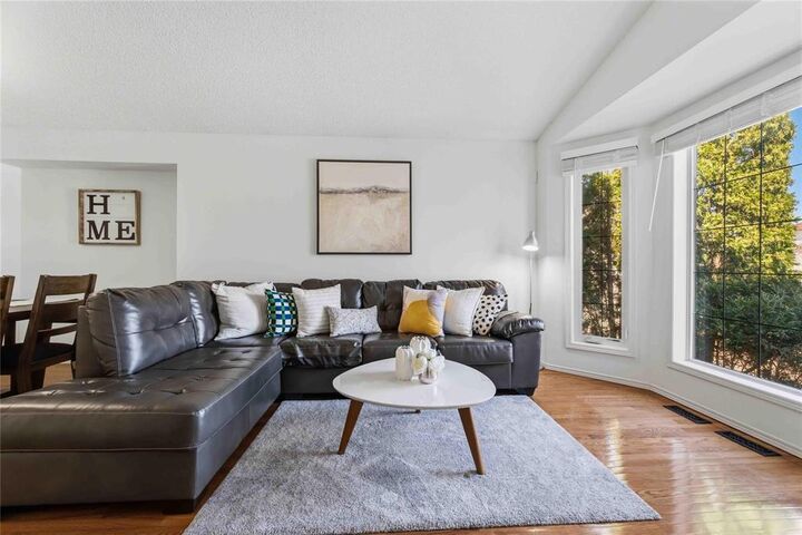 Property Photo: 34 Ravensden Drive MB R2N 4N3