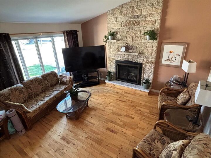 Property Photo:  6 Beaupre Bay  MB R3X 1C7 