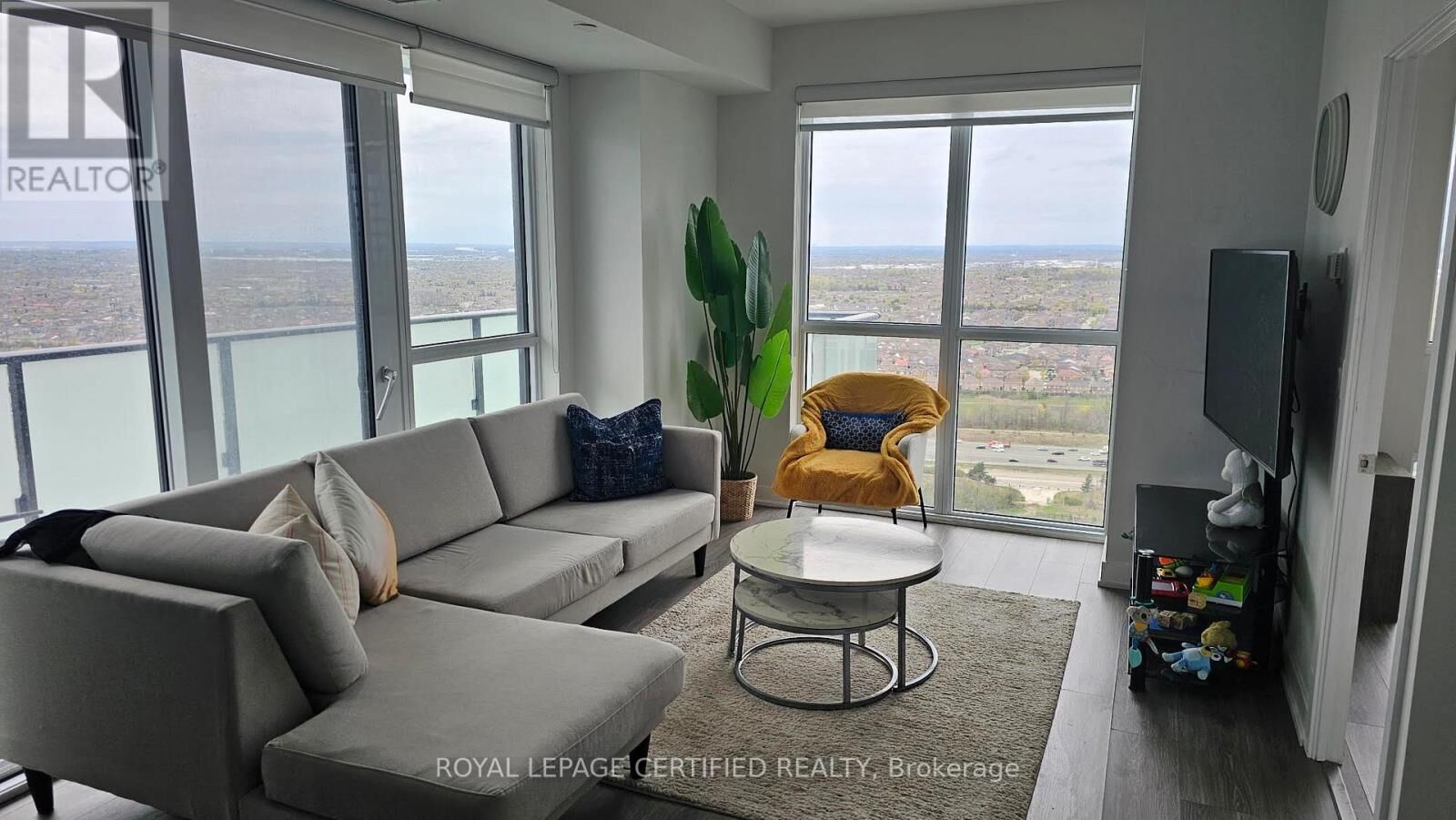 Property Photo:  4130 Parkside  Village Drive 3301  ON L5B 3M8 