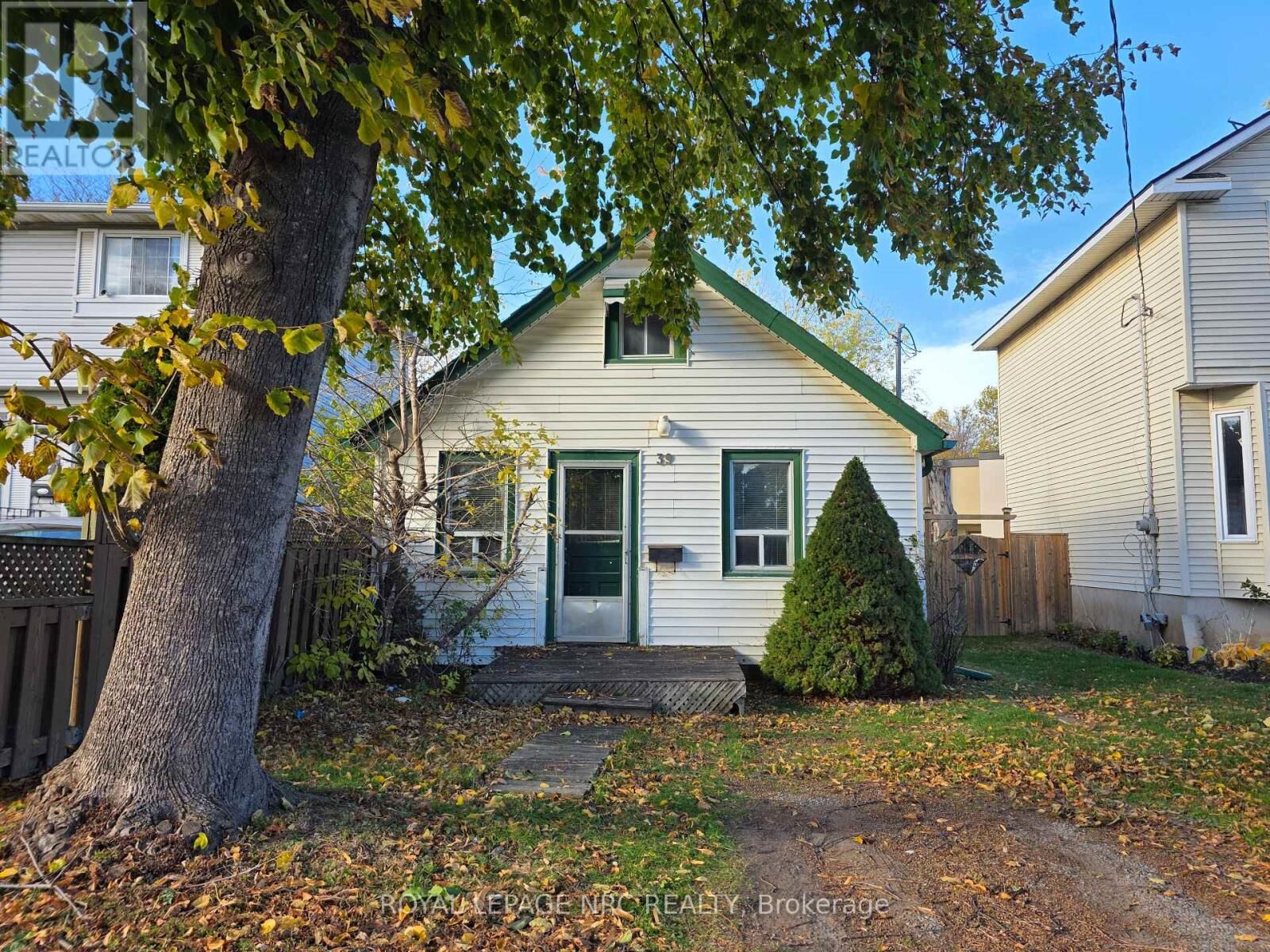 Property Photo:  39 Manchester Avenue  ON L2R 1N9 