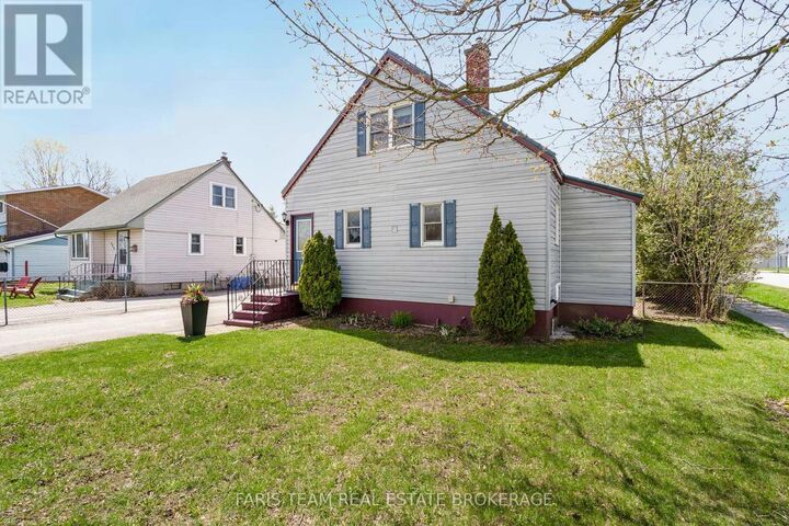 Property Photo:  407 Bayview Parkway  ON L3V 3Y6 