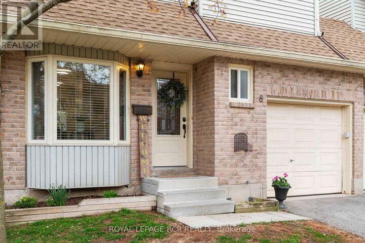 Property Photo:  31 Parkview Drive 8  ON L9W 4H5 