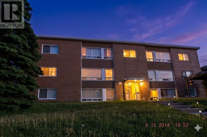 Property Photo: 113 Hillside Dr N # 4 ON P5A 1M8