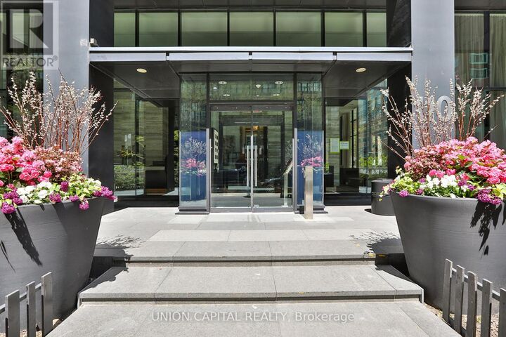 Property Photo:  110 Charles Street East 1704  ON M4Y 1T5 