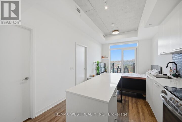 Property Photo:  1808 St. Clair Avenue West 801  ON M6N 1J5 
