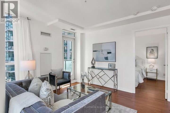 Property Photo:  600 Fleet Street 727  ON M5V 1B7 
