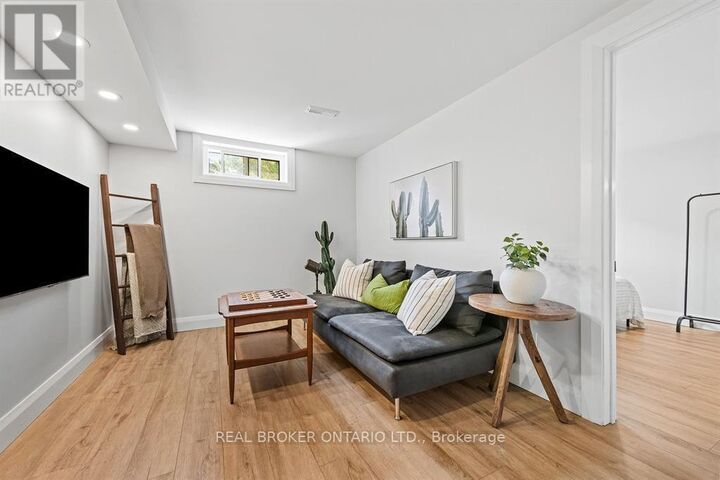 Property Photo:  2061 Featherston Drive 2  ON K1H 6R1 
