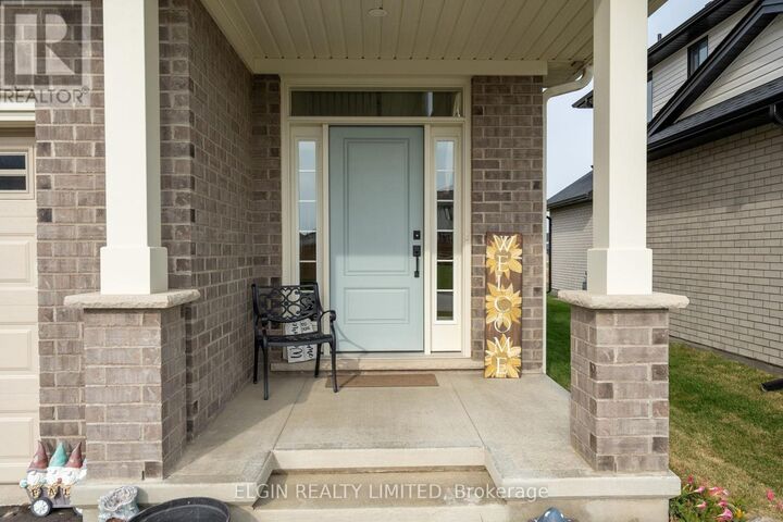 Property Photo:  5 Dunning Way  ON N5R 0P7 