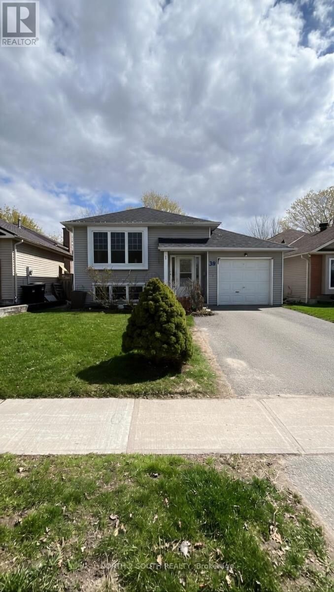 Property Photo:  39 Knicely Road Upper  ON L4N 6V3 