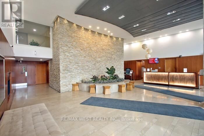 Property Photo:  225 Webb Drive 903  ON L5B 4P2 