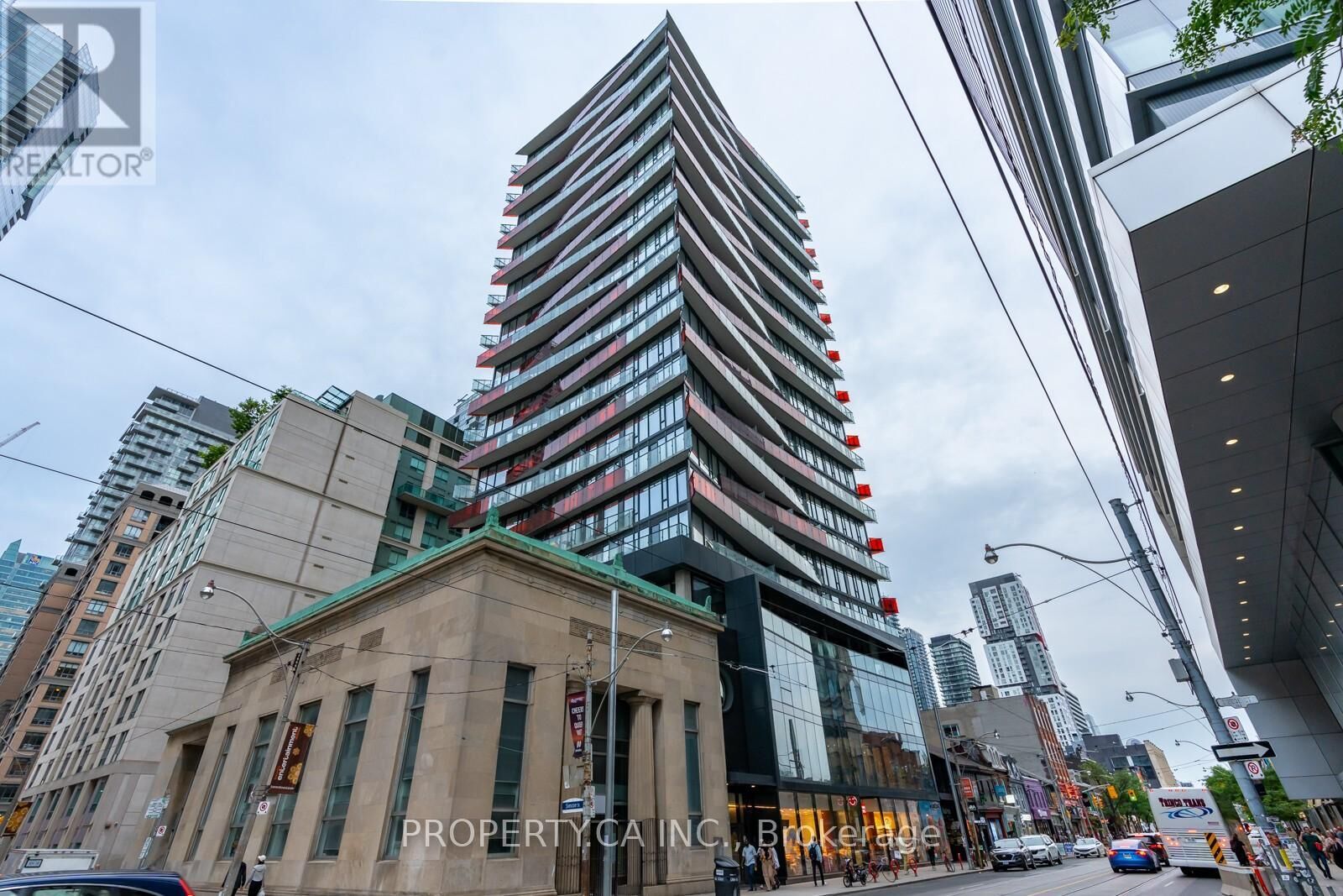 Property Photo:  215 Queen Street West 1616  ON M5V 0P5 