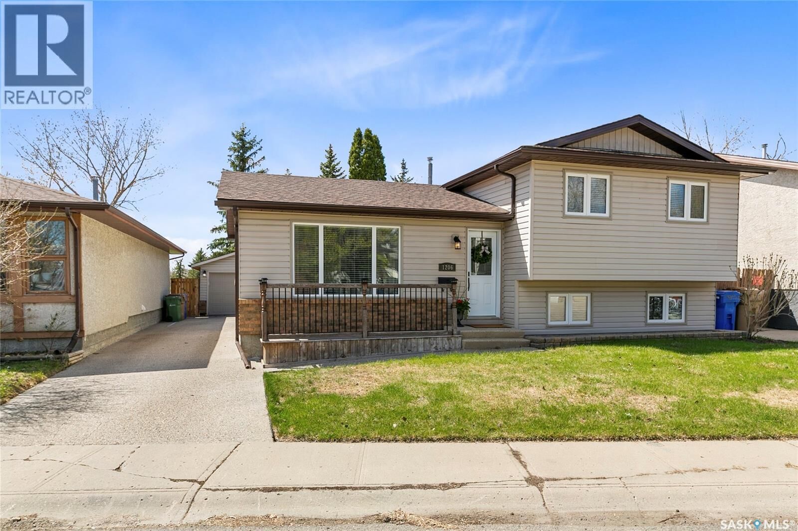 Property Photo:  1206 Flexman Crescent N  SK S4X 2Y8 