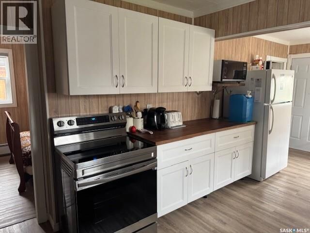 Property Photo:  691 Joseph Crescent  SK S0M 0L0 