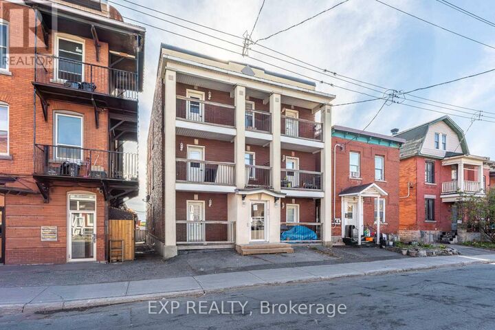 Property Photo:  118 Rochester Street  ON K1R 7M1 