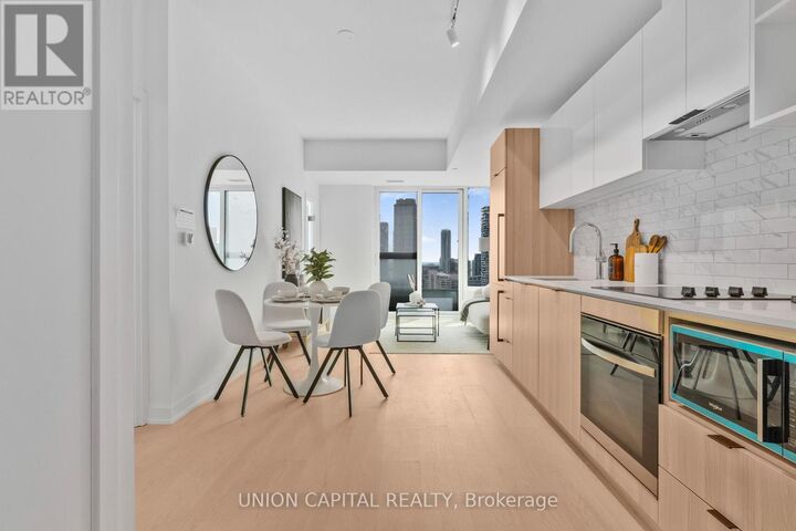 Property Photo: 252 Church Street 3111 ON M5B 0E6
