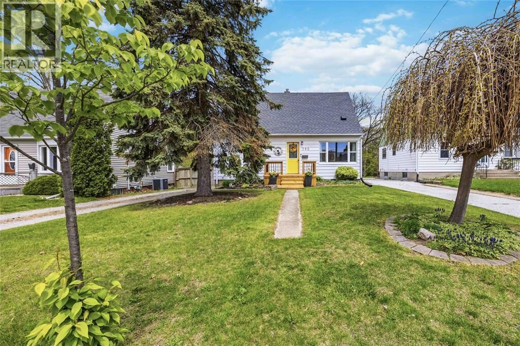 Property Photo:  790 Pineview Avenue  ON N7V 2C8 