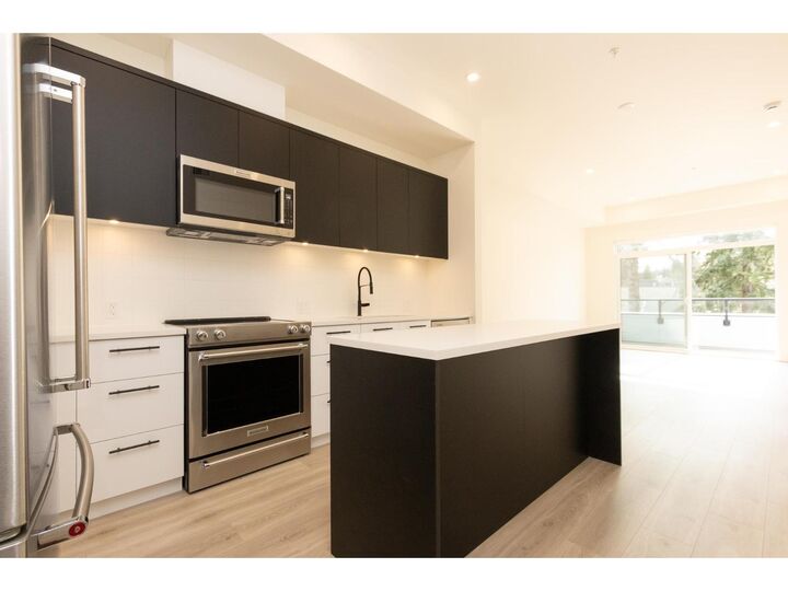 Property Photo:  2635 King George Boulevard 441  BC V4P 0H7 